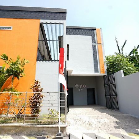 Oyo 1316 Mentari Family Homestay Probolinggo Exterior foto